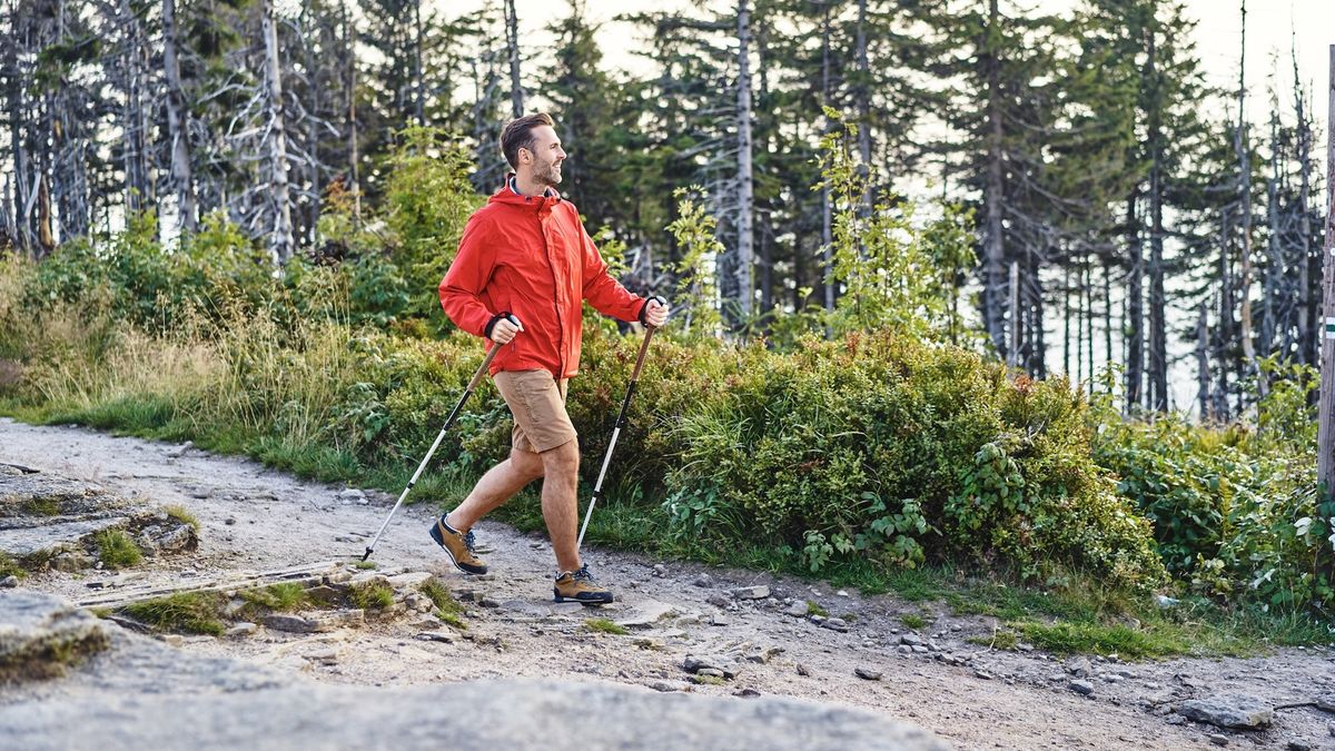 How to avoid knee pain when hiking downhill Advnture