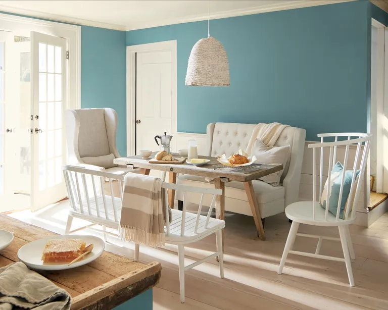 Interior design trends 2021: blue dining room