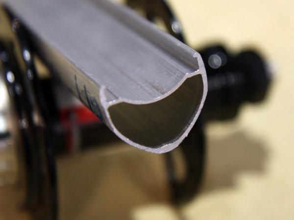 See the little ridges on either side of the tire well? Those help keep the tire bead locked firmly in place for better security at low pressures.