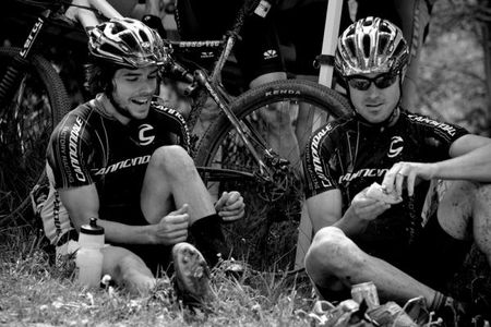 Two Cannondale riders take a break.