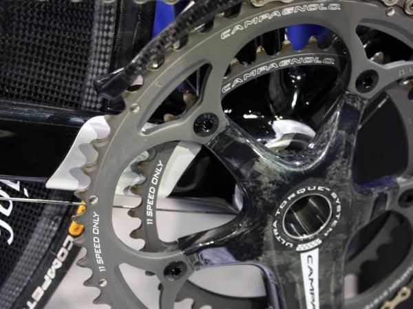 Integrated aluminum guards protect the frame against dropped chains.