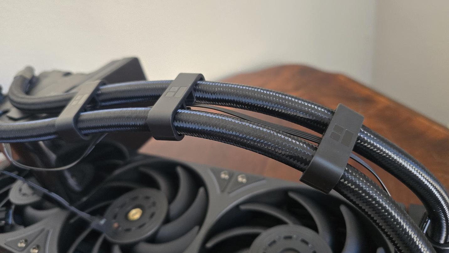 ثيرمالرايت ووندر فيجن 360 UB ARGB أسود