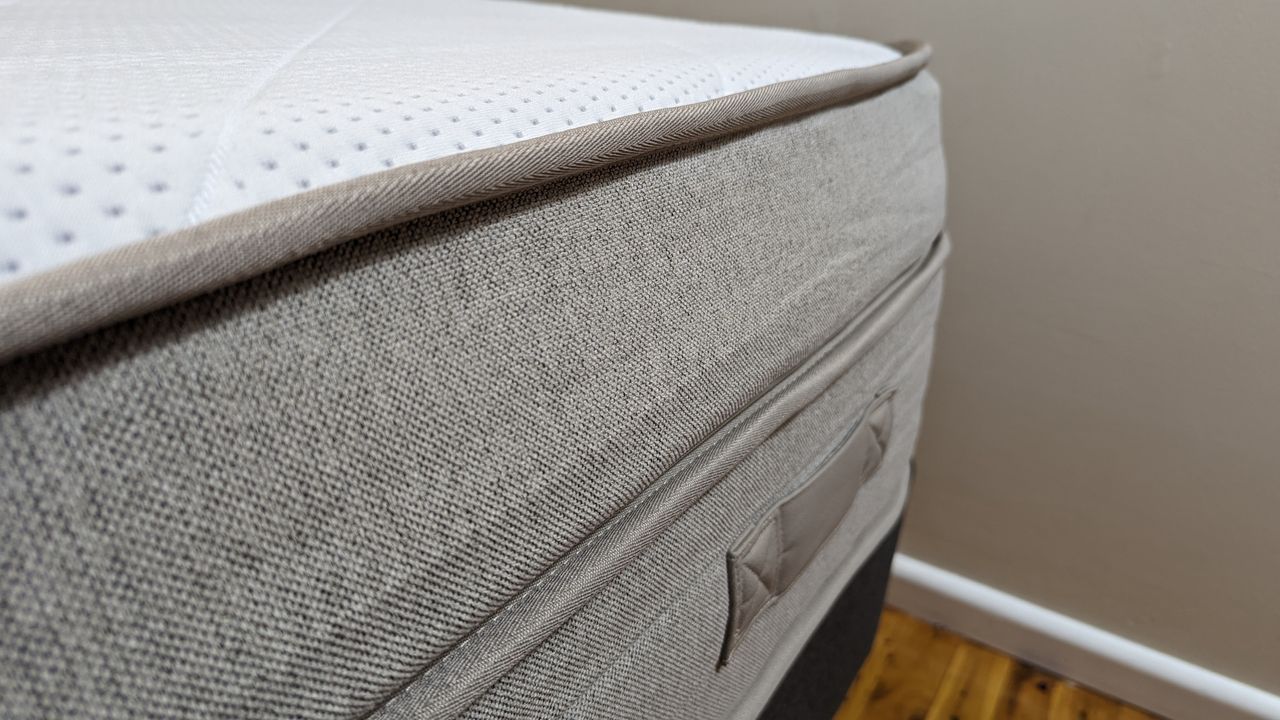 And edge of the Eva Premium Adapt Mattress