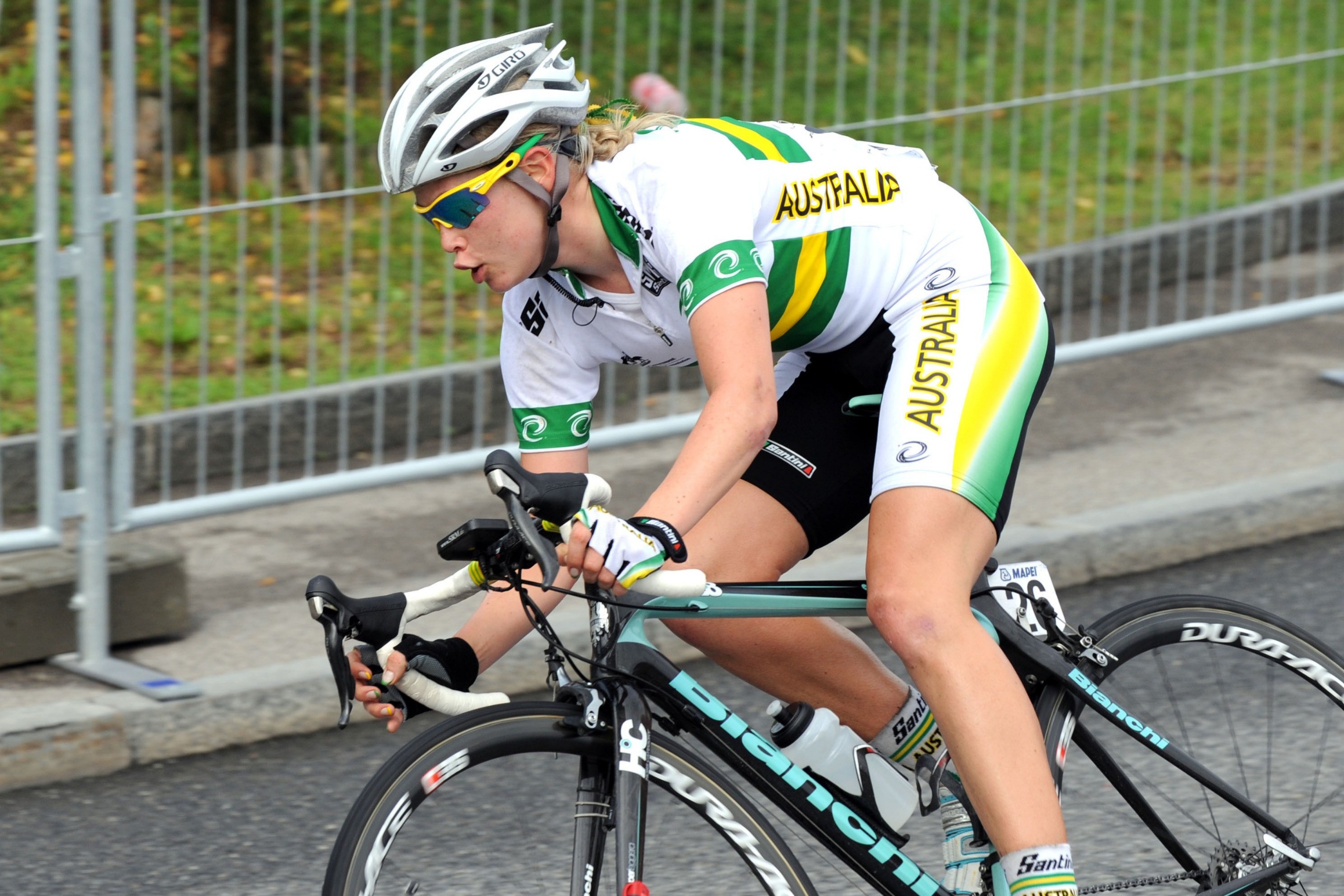 Tiffany Cromwell in 20Tiffany Cromwell in the women's road race at the 2009 UCI World Road Championship.