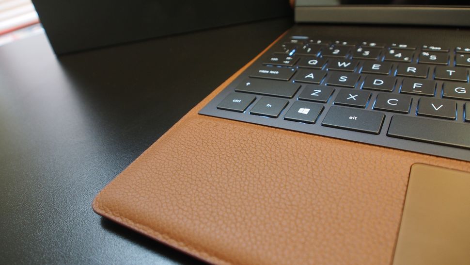 performance-battery-life-and-verdict-hp-spectre-folio-review-page