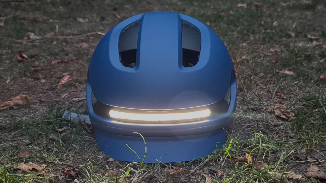 The integrated front light on the Unit 1 Aura