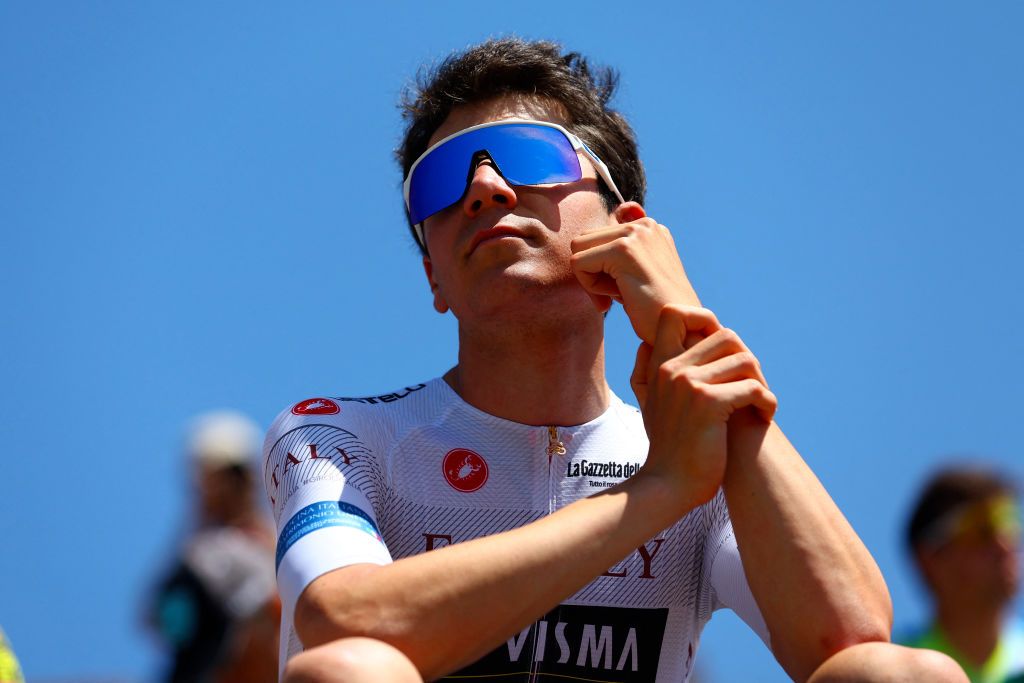 Team Vismaâ€“Lease a Bike&#039;s Belgian rider Cian Uijtdebroeks is pictured prior the 10th stage of the 107th Giro d&#039;Italia cycling race, 142km between Pompei and Cusano Mutri (Bocca della Selva), on May 14, 2024 in Pompeii. (Photo by Luca Bettini / AFP)