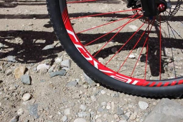 The Roval Controle SL carbon wheelset is said to weight just 1,400g.