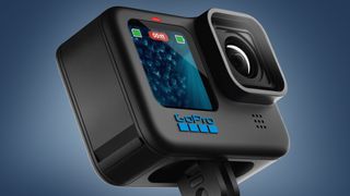 La GoPro Hero 11 Black sur un fond bleu