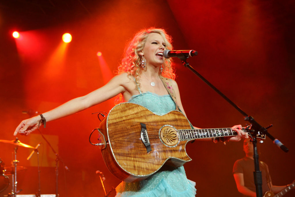 Musician Taylor Swift performs onstage on May 14, 2007 in Las Vegas, Nevada