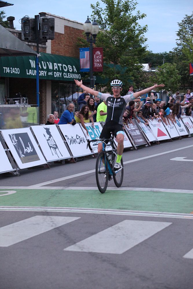 Ben Hill wins finale stage 11