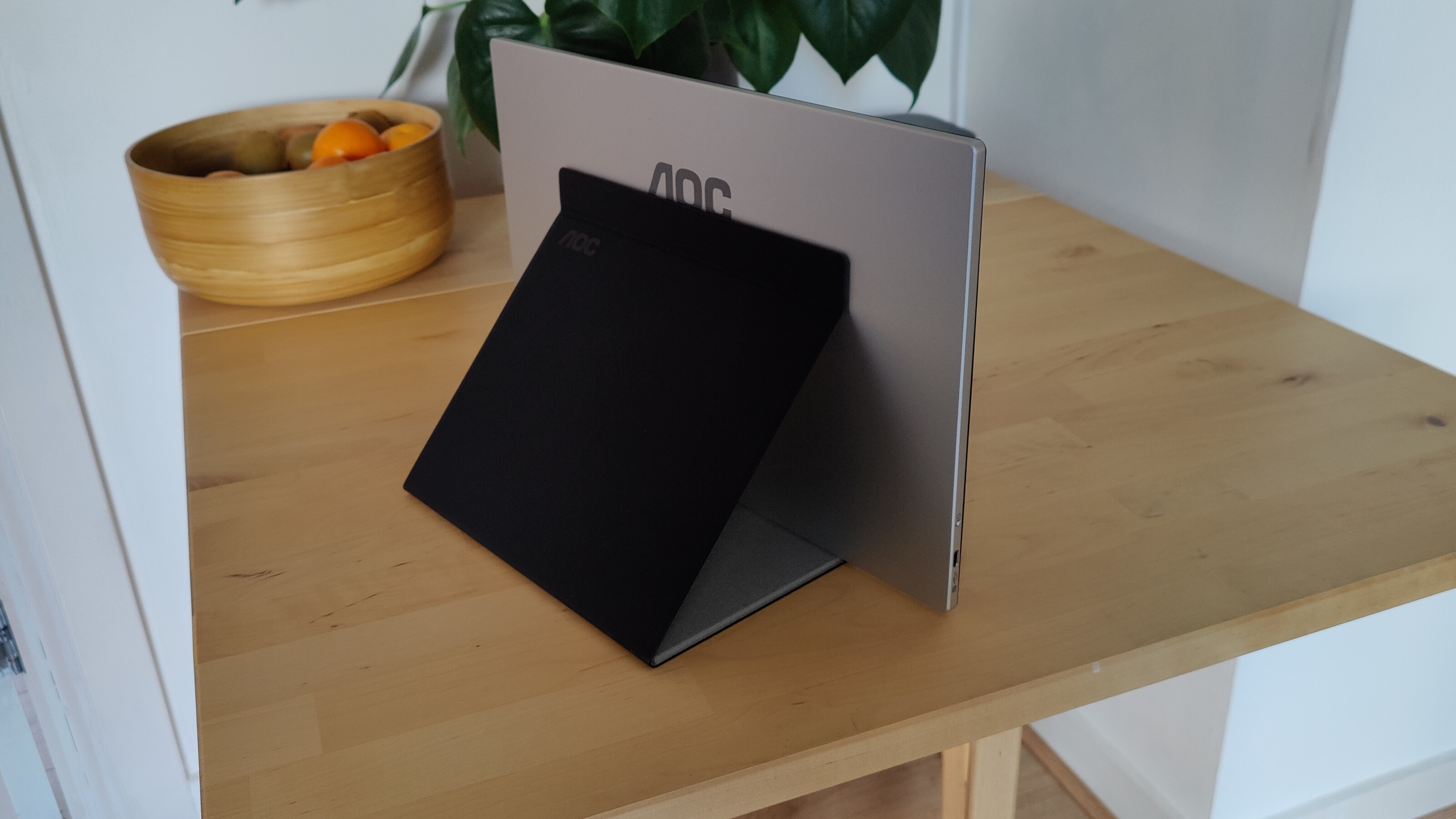 AOC I1601P