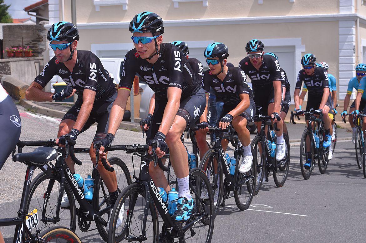 Chris Froome is protected by his teammates