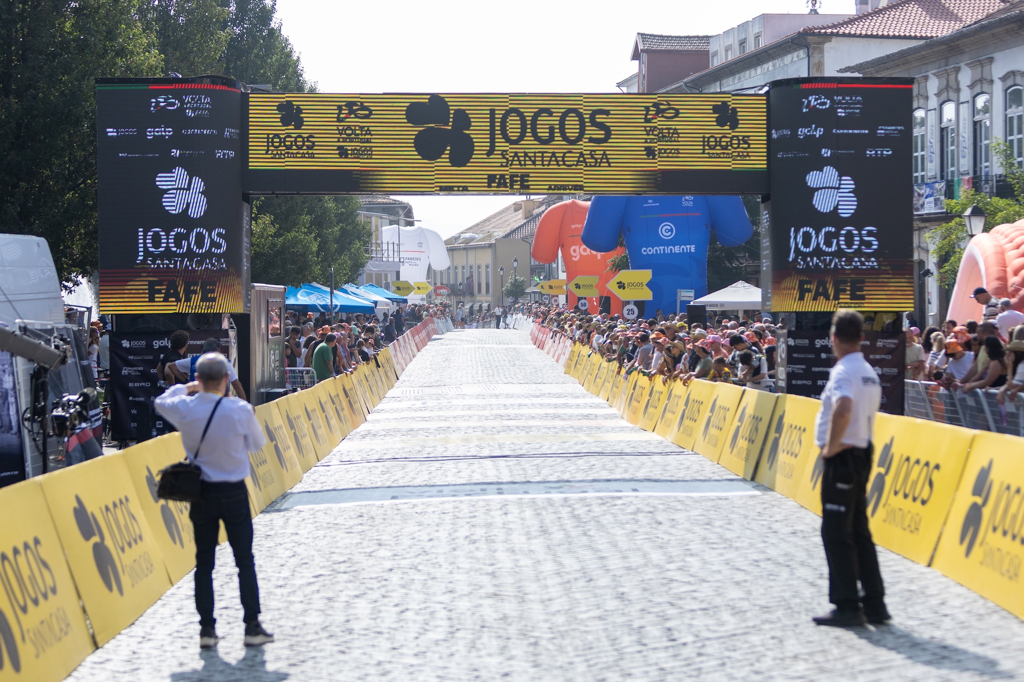 The stage of the Volta a Portugal 2026 from Melgaco to Fafe is suspended following the death of rider Finlay Tarling of Great Britain and the NSN Cycling Team in Fafe, Portugal, on August 14, 2026. (Photo by Miguel Lemos/NurPhoto via Getty Images)