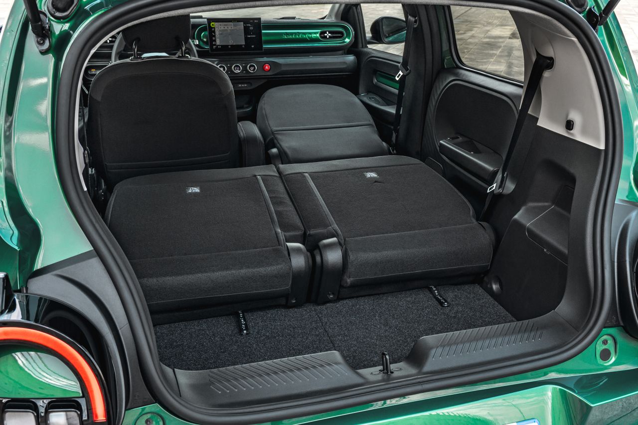 Interiors shots of the renault Twingo