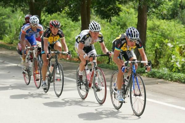 The break was still looking strong with 10Km to go.