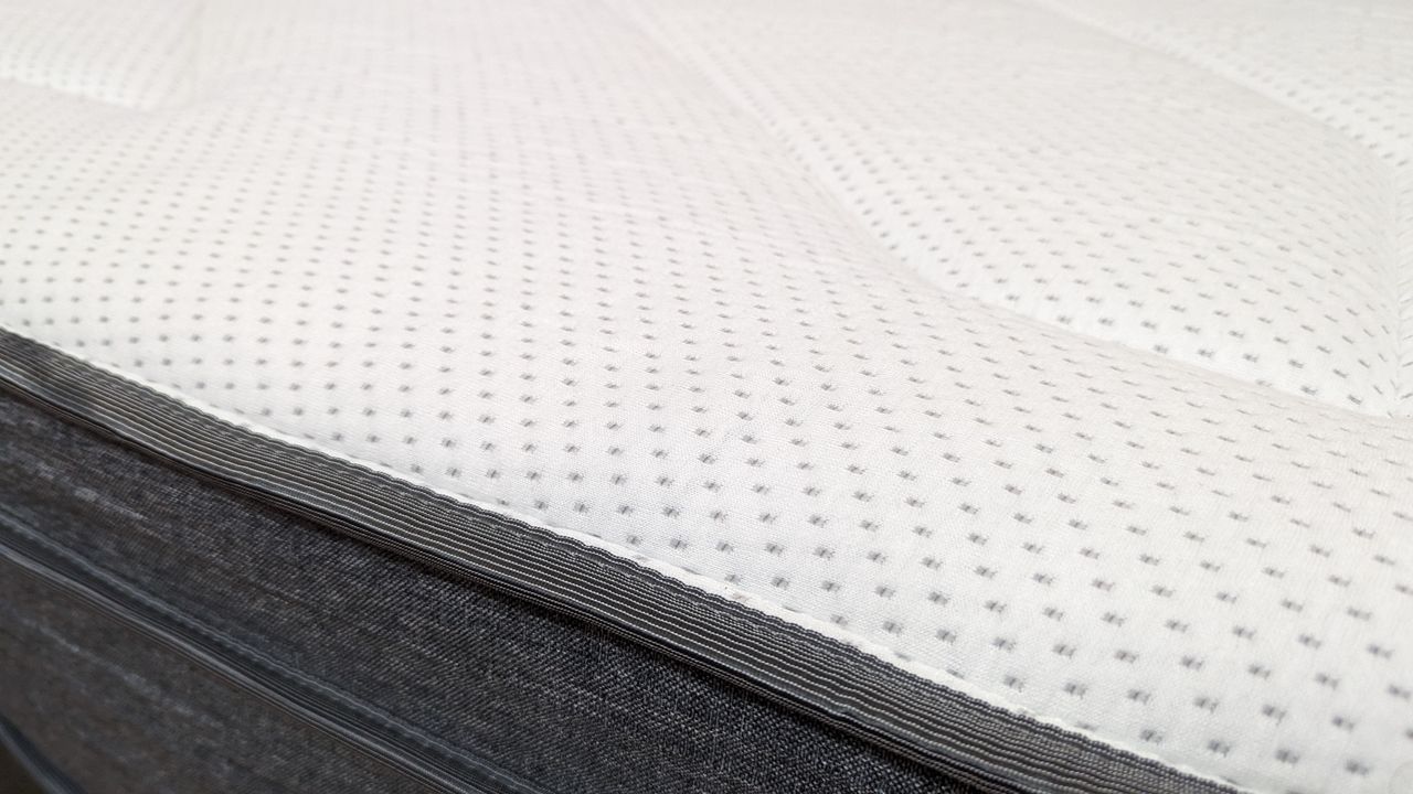 The edge of the Eva Comfort Classic mattress