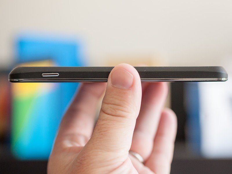 LG Nexus 4 &mdash;&nbsp;flat phone was flat