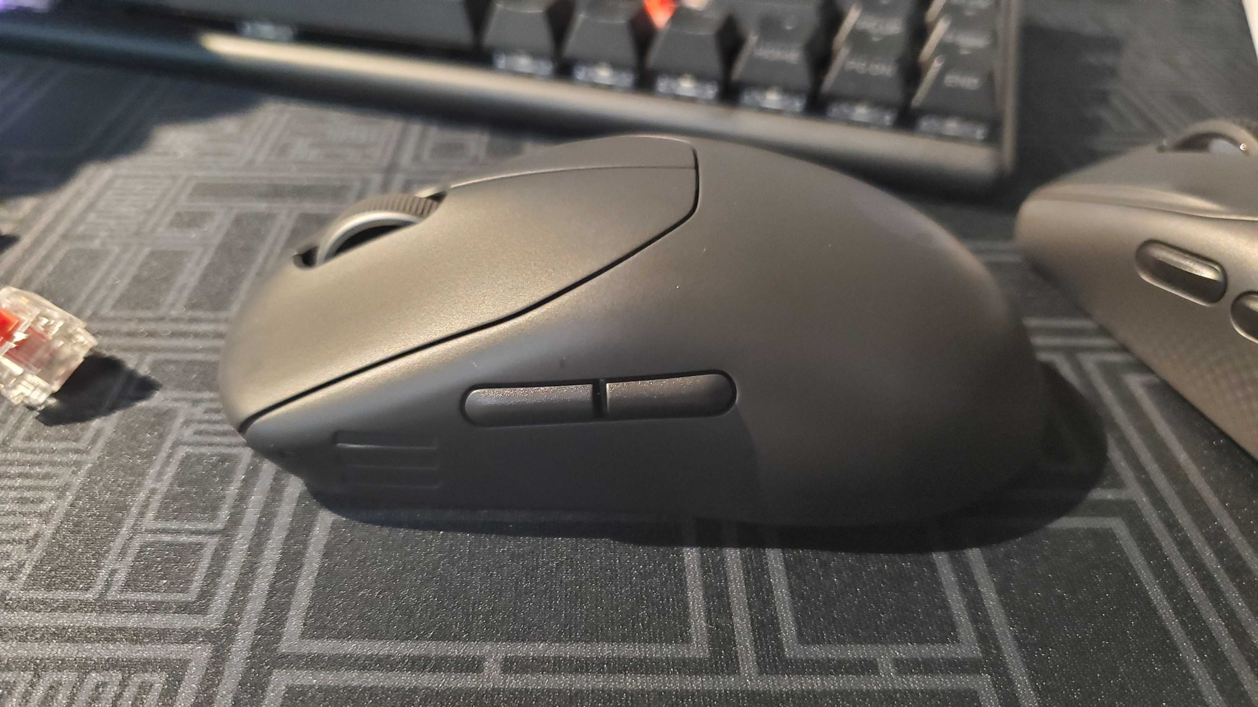 black gaming mouse