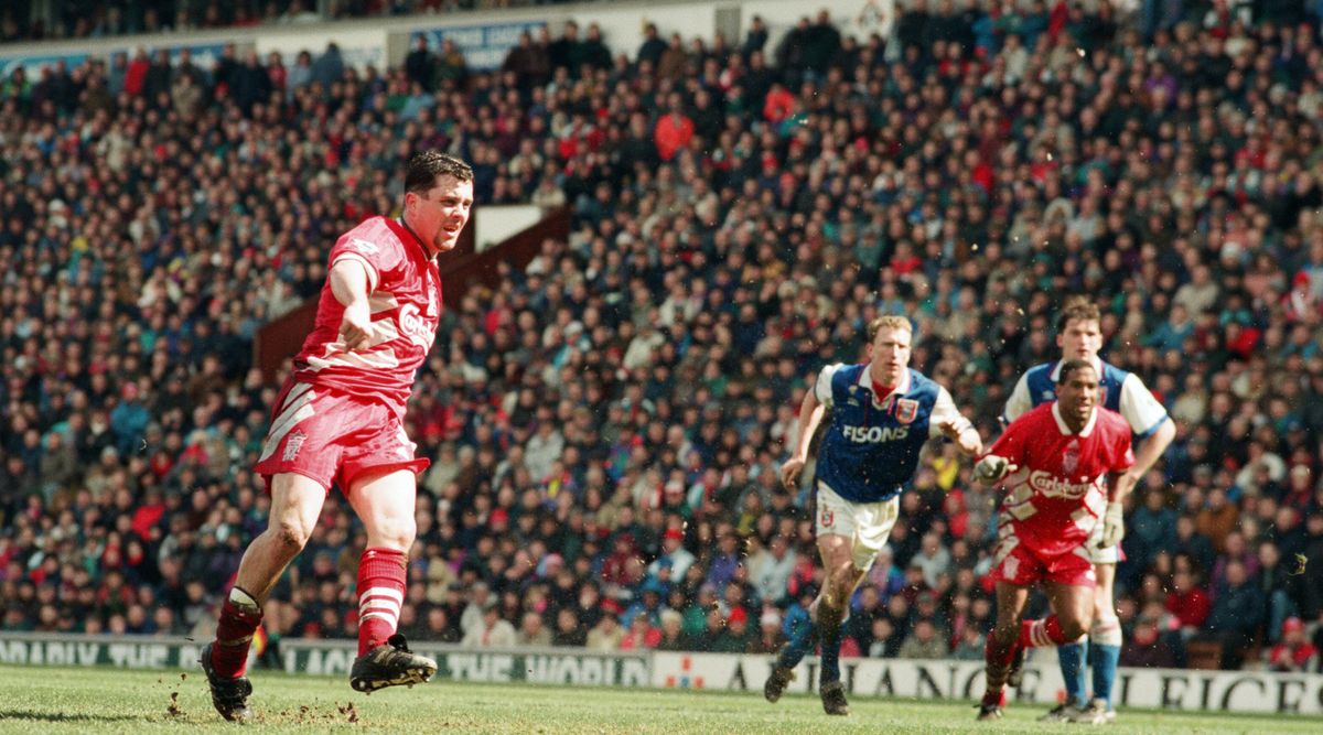 Julian Dicks scores a penalty for Liverpool