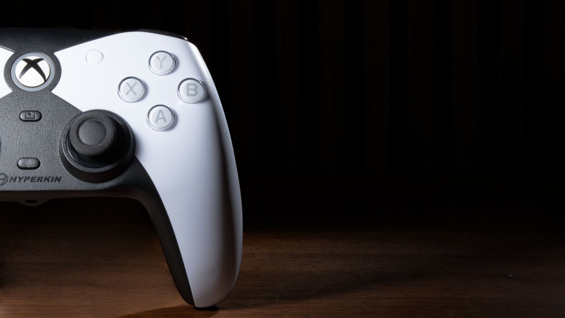 The face buttons of the Hyperkin Competitor