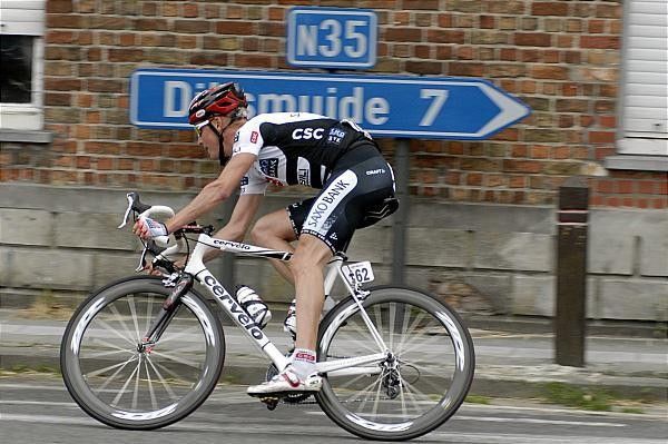 Lars Bak (CSC-Saxo Bank) follows through.