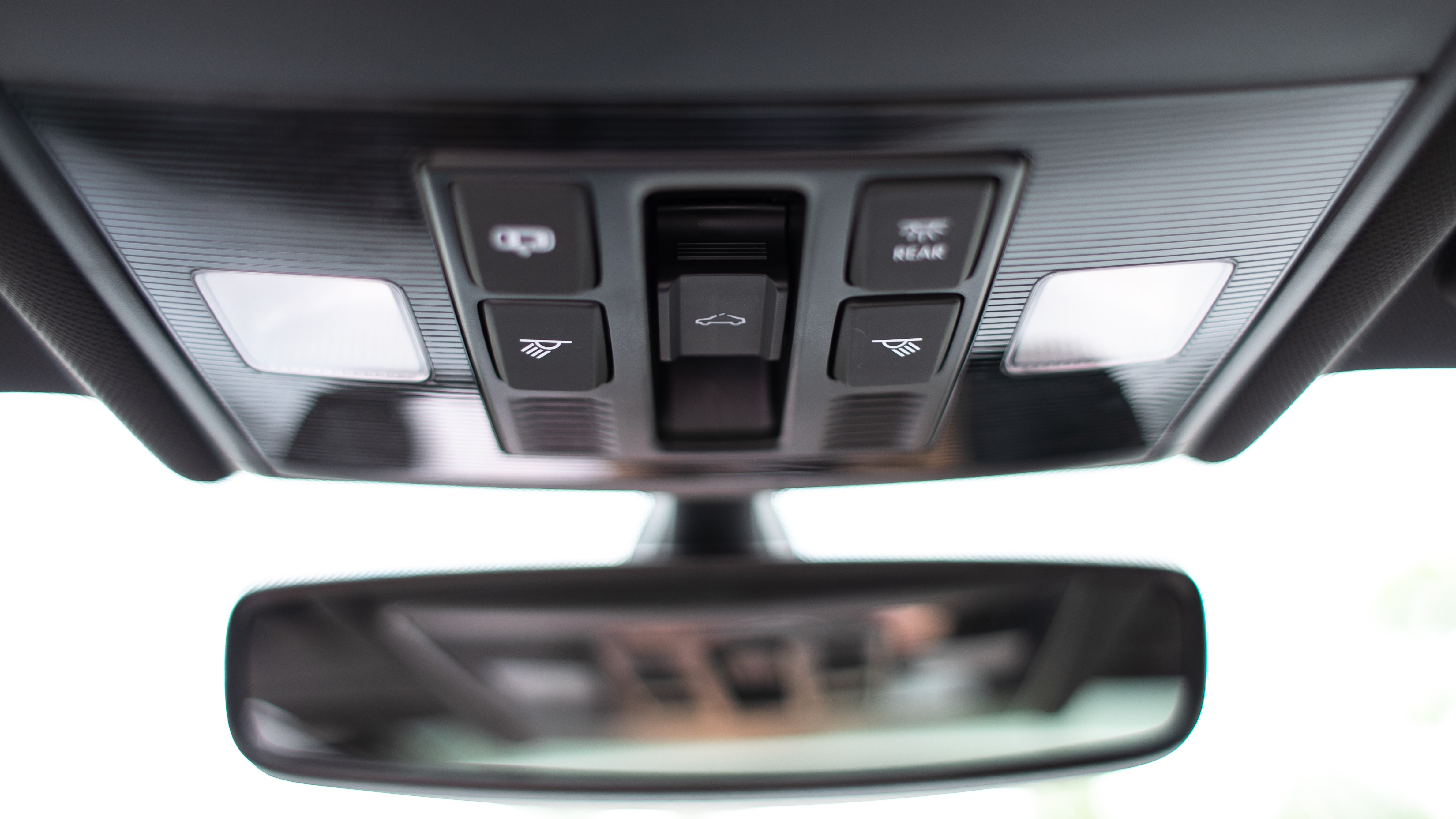 meet-the-car-that-warns-you-about-the-rain-when-your-sunroof-is-open