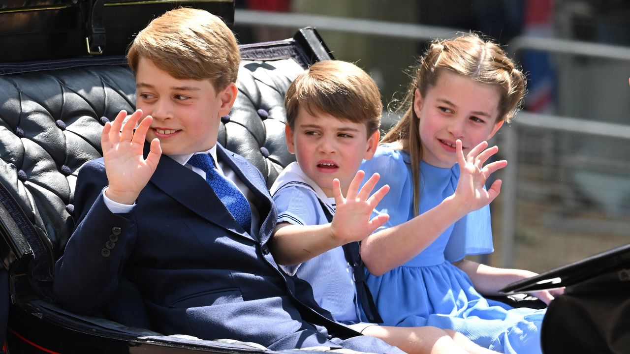 Prince George, Prince Louis and Princess Charlotte in a carriage procession - George Charlotte Louis collective