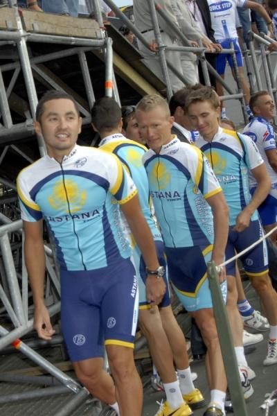 Team Astana's Assan Bazayev and Alexander Vinokourov.