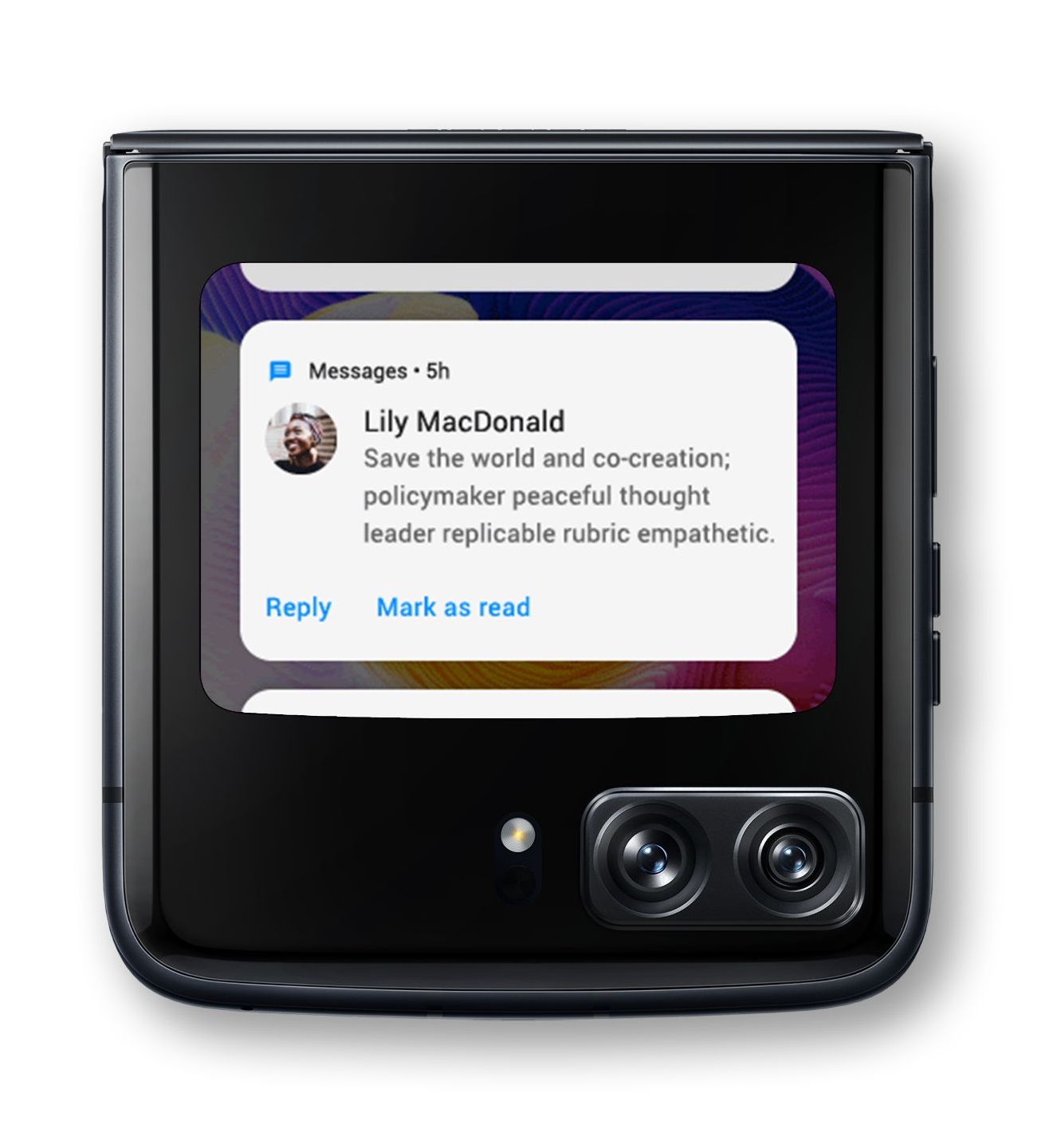 The Motorola Razr 2022 closed with a message on the secondary display