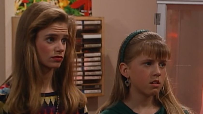 Andrea Barber and Jodie Sweetin looking upset on Full House.