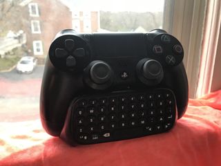 PS4 chatpad hero