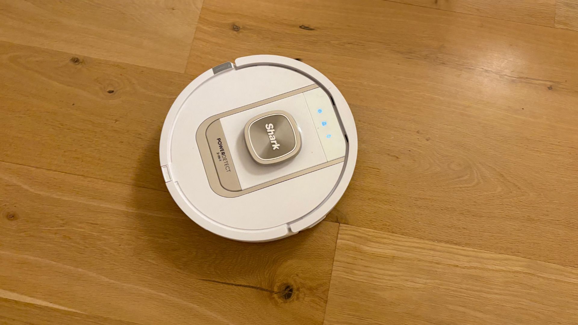 Testing the Shark PowerDetect ThermoCharged Robot Vacuum