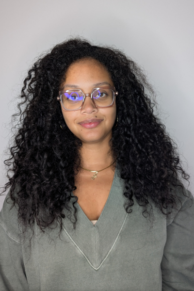 Photos of tester Shauna Beni-Haynes before and after using the Dae Fairy Duster Dry Shampoo Powder