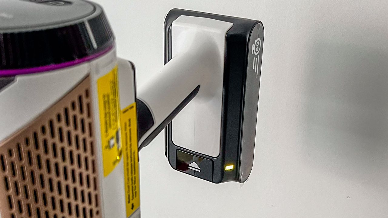 The battery on the back of the handle of the Shark Cordless Detect Pro