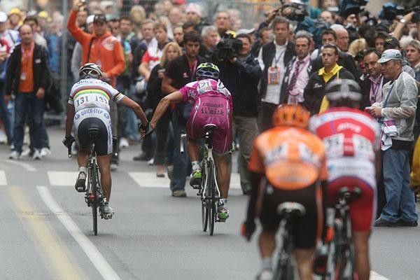 Bettini and Bennati shake hands
