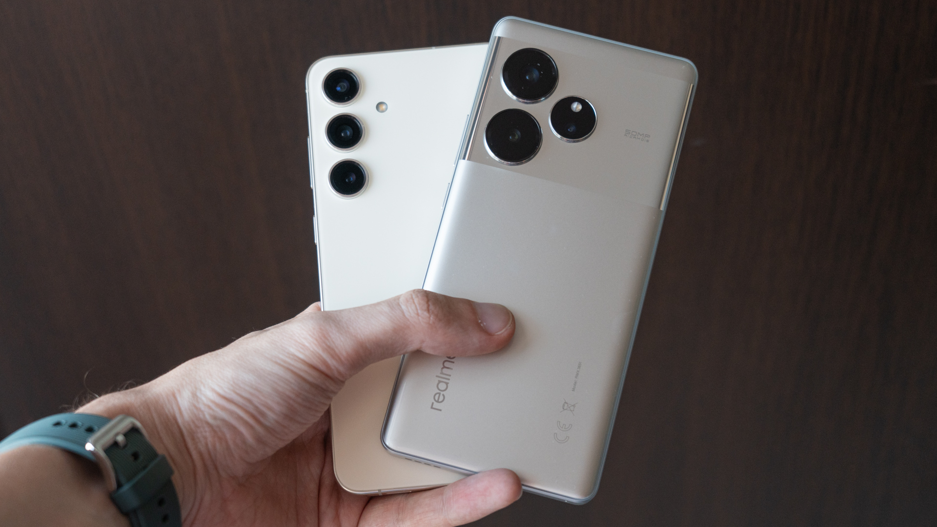 realme GT6 Vs Galaxy S24 Plus