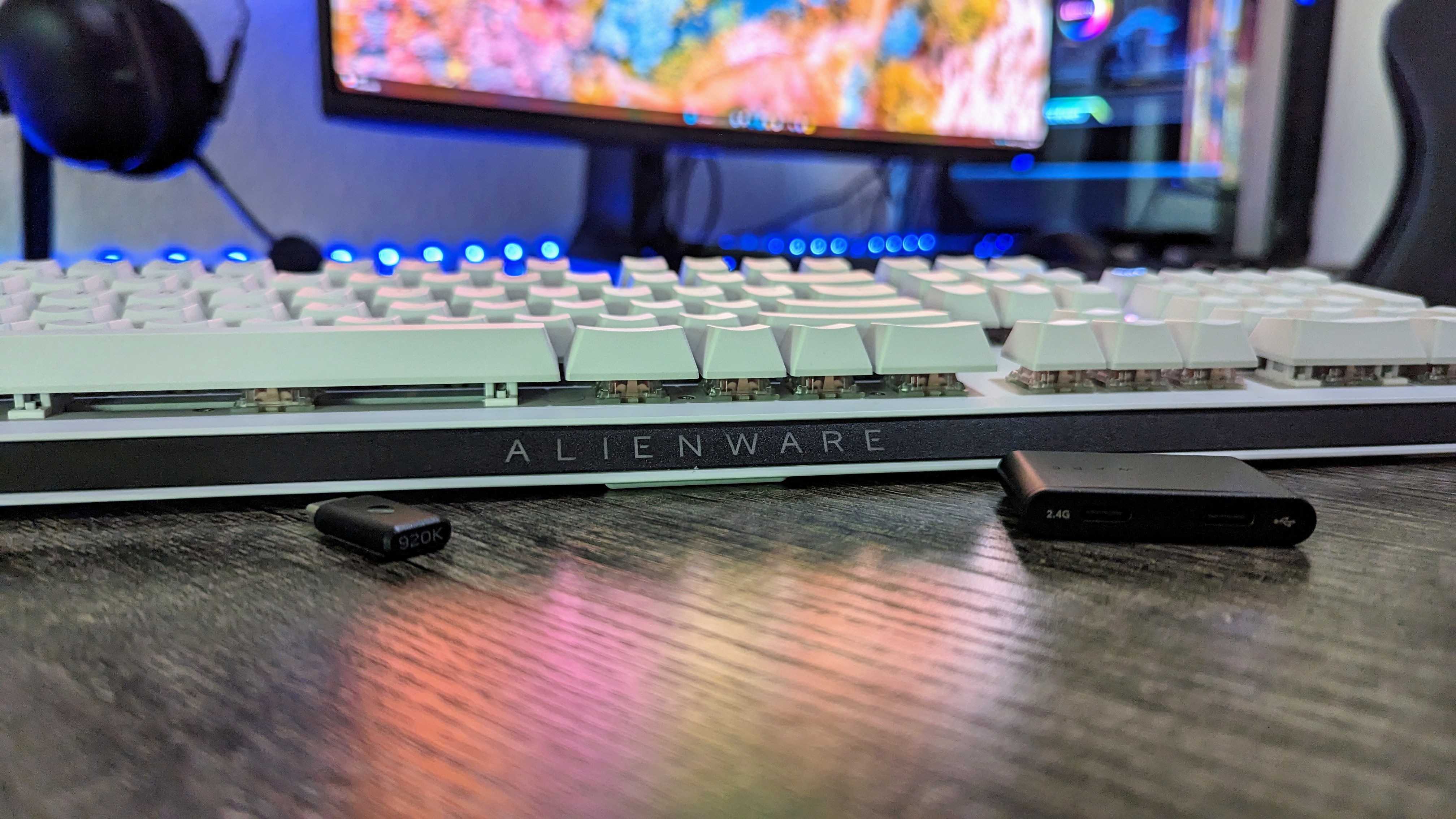 Image of the Alienware Tri-Mode Wireless Gaming Keyboard (AW920K).