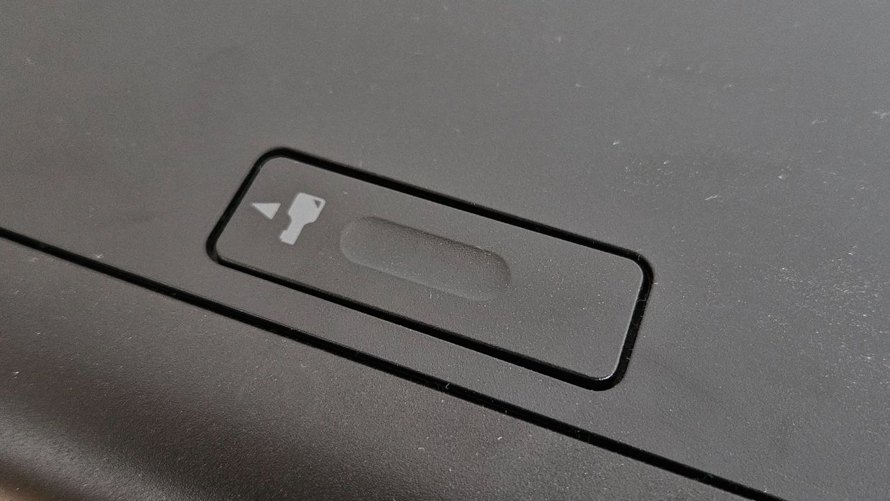 The HP Z4 G6i Workstation on a desk