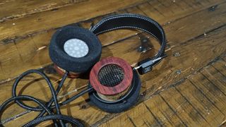 Over-ear headphones: Grado RS1x
