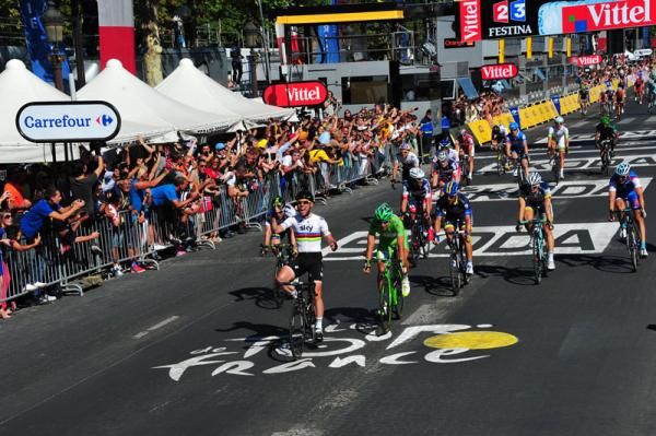 World Champion Mark Cavendish (Team Sky) wins the final stage of the 2012 Tour de France