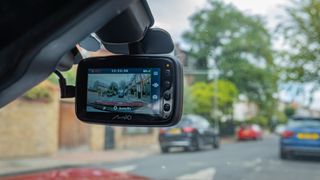 Mio MiVue 818 dash cam review