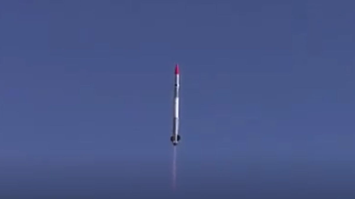 Exos Aerospace&#039;s Suborbital Autonomous Rocket with Guidance (SARGE) sounding rocket shortly after launch but before failure, on Oct. 26, 2019.