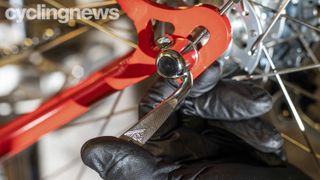 How to remove a bike wheel