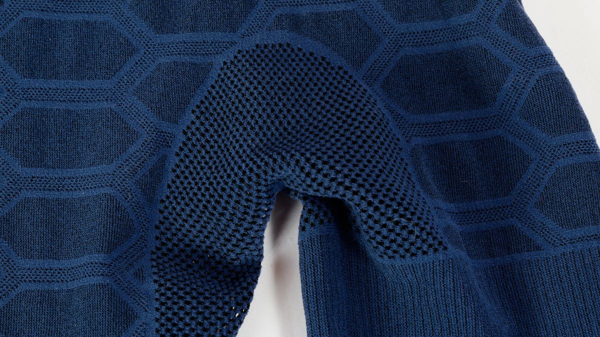 Q36.5 Level 3 base layer under arm ventilation