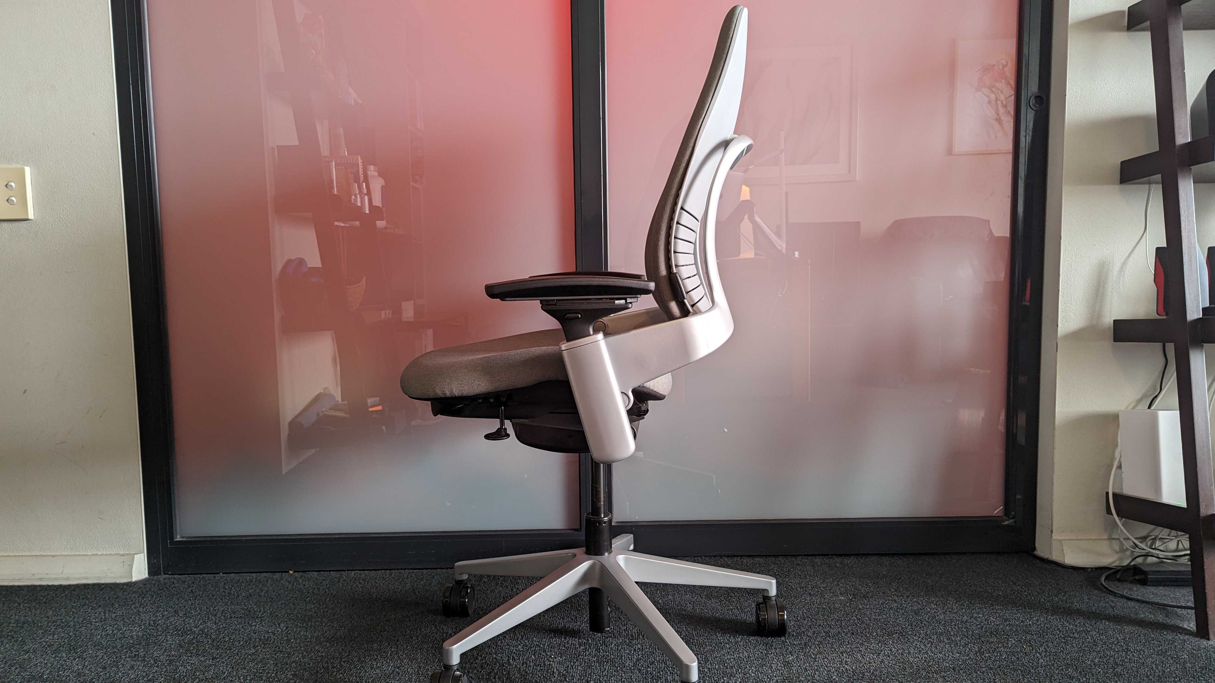 Steelcase Leap chair side-on