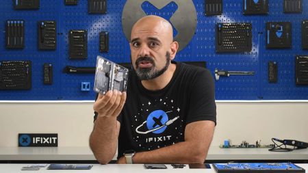 iFixit tearing down the Samsung Galaxy Z Fold8 foldable phone.
