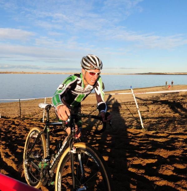 Jeremy Powers (Cannondale-Cyclocrossworld.com) in second place on the beach run-up.