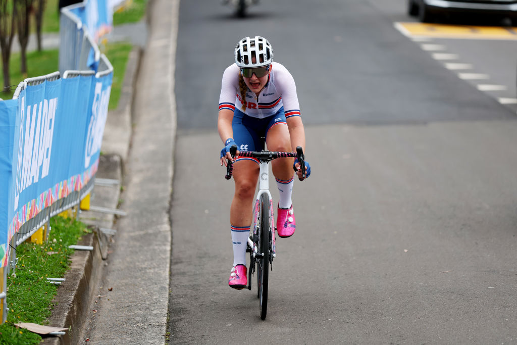 Zoe Backstedt Dominates Junior Women's Road Race To Win Second World ...