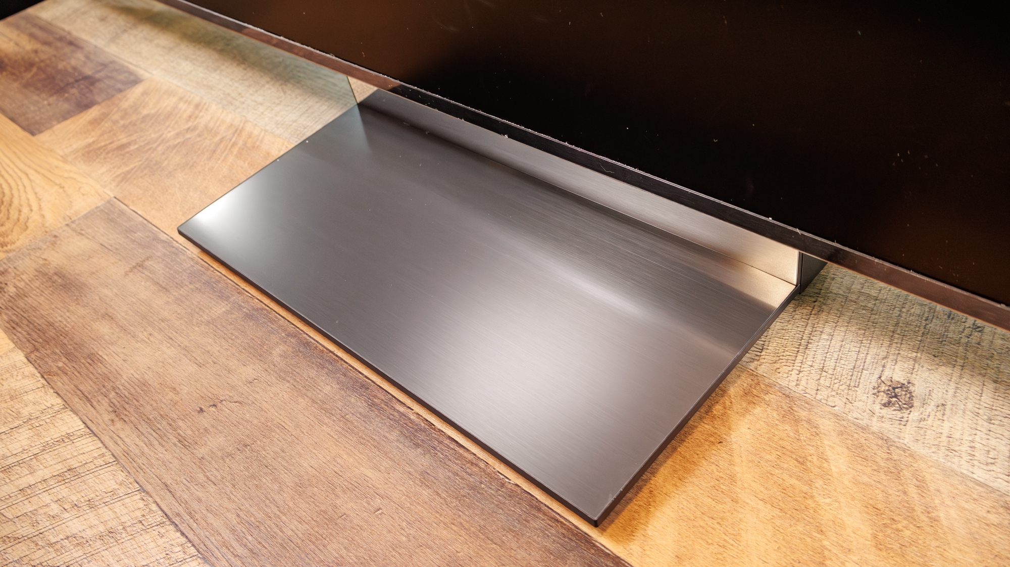 The pedestal of the Samsung R95H Micro RGB TV